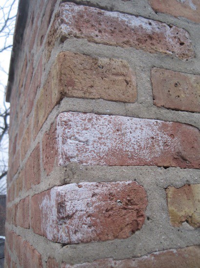 Efflorescing Brick