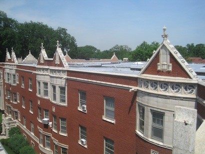 Parapet wall in Oak Park